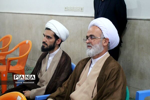 تجلیل از دانش‌آموزان برتر دبیرستان امام علی بن ابی طالب(ع)