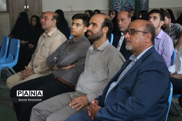 تجلیل از دانش‌آموزان برتر دبیرستان امام علی بن ابی طالب(ع)