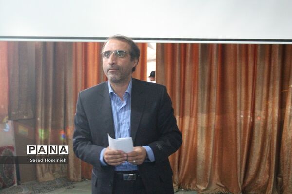 تجلیل از دانش‌آموزان برتر دبیرستان امام علی بن ابی طالب(ع)