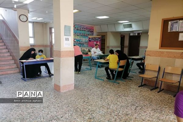 روند ثبت‌نام دانش‌آموزان تازه‌وارد متوسطه اول در مدارس منطقه ۱۳