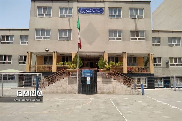 روند ثبت‌نام دانش‌آموزان تازه‌وارد متوسطه اول در مدارس منطقه ۱۳