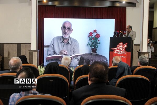بزرگداشت روزنامه‌نگار و عکاس دفاع مقدس مریم کاظم زاده