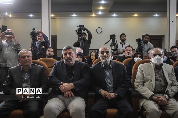 بزرگداشت روزنامه‌نگار و عکاس دفاع مقدس مریم کاظم زاده
