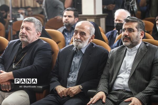بزرگداشت روزنامه‌نگار و عکاس دفاع مقدس مریم کاظم زاده