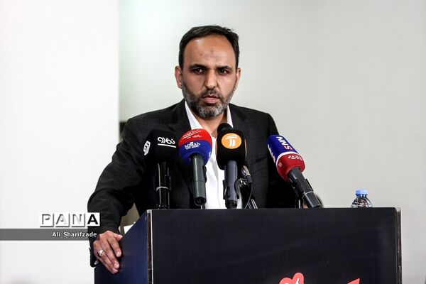 بزرگداشت روزنامه‌نگار و عکاس دفاع مقدس مریم کاظم زاده
