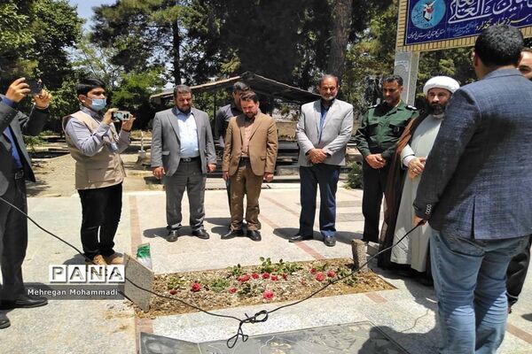 حضور قائم مقام سازمان دانش‌آموزی کشور در مراسم چهلمین روز شهادت محمد جوادبای