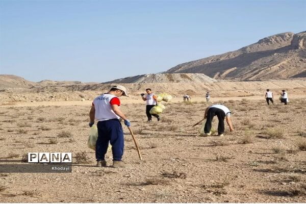 همایش دوستی با طبیعت به مناسبت هفته مبارزه با مواد مخدر در نجف آباد