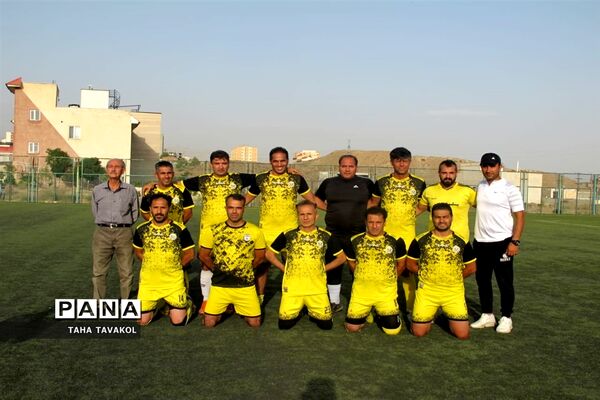 دیدار دوستانه فوتبال بین تیم‌های شهدای منطقه ۱۴ تهران و پیشکسوتان پردیس