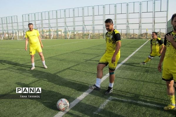 دیدار دوستانه فوتبال بین تیم‌های شهدای منطقه ۱۴ تهران و پیشکسوتان پردیس