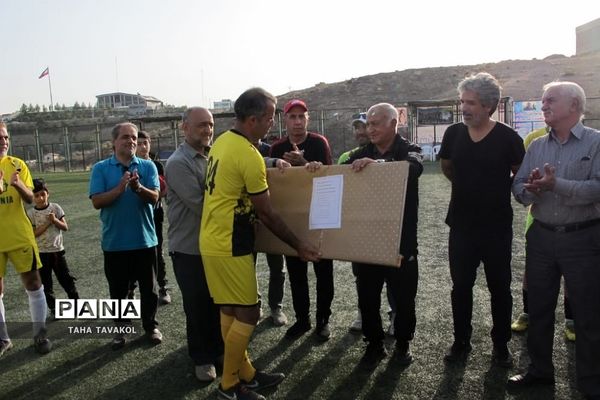 دیدار دوستانه فوتبال بین تیم‌های شهدای منطقه ۱۴ تهران و پیشکسوتان پردیس