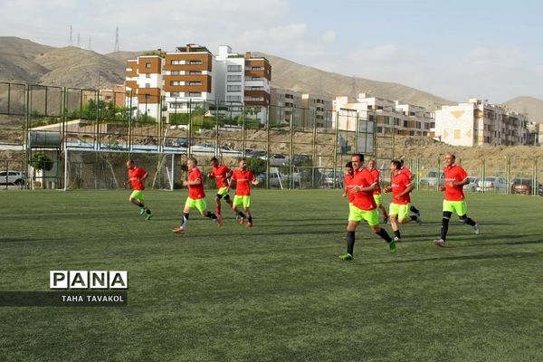 دیدار دوستانه فوتبال بین تیم‌های شهدای منطقه ۱۴ تهران و پیشکسوتان پردیس