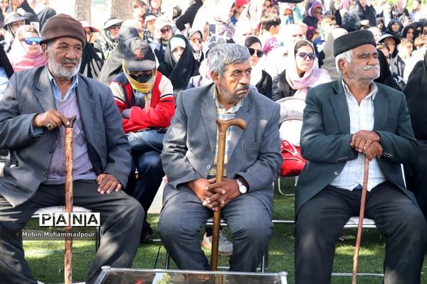 دهمین جشنواره گل محمدی در روستای آمقان بخش عنصرود