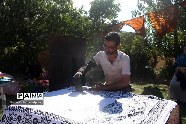 دهمین جشنواره گل محمدی در روستای آمقان بخش عنصرود