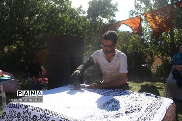 دهمین جشنواره گل محمدی در روستای آمقان بخش عنصرود