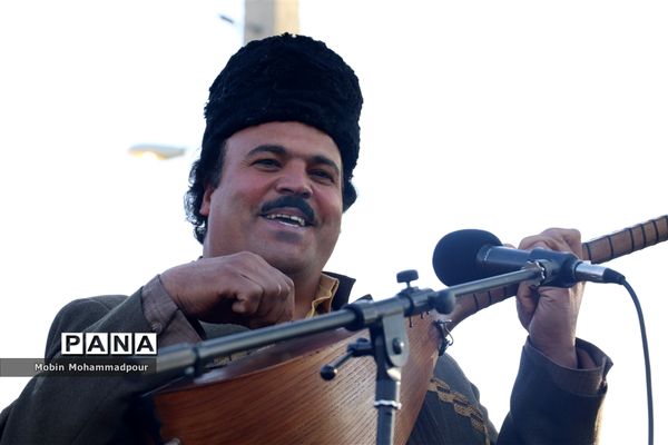 دهمین جشنواره گل محمدی در روستای آمقان بخش عنصرود
