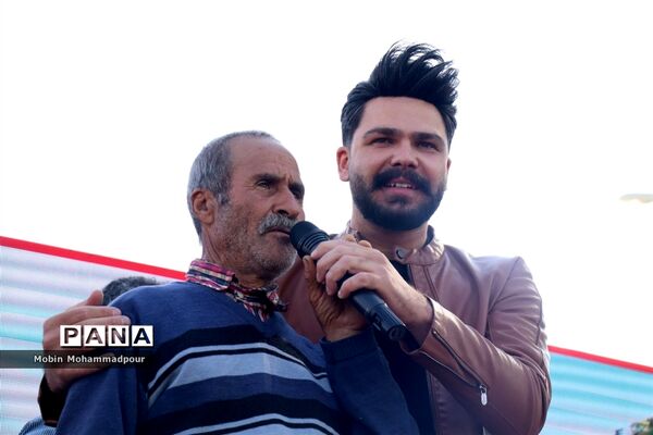 دهمین جشنواره گل محمدی در روستای آمقان بخش عنصرود