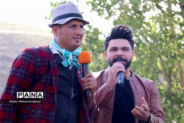 دهمین جشنواره گل محمدی در روستای آمقان بخش عنصرود