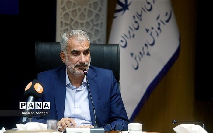 باید قوه تخیل و خلاقیت دانش‌آموزان را با شاهنامه فردوسی تقویت کنیم