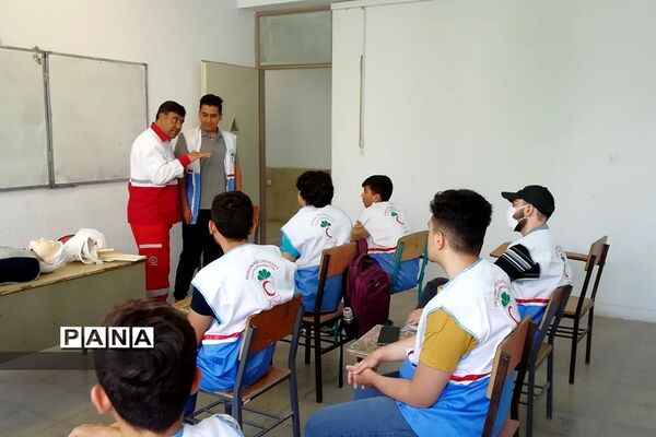 برگزاری کلاس‌های آموزشی کمک‌های اولیه در مدرسه سما رودهن