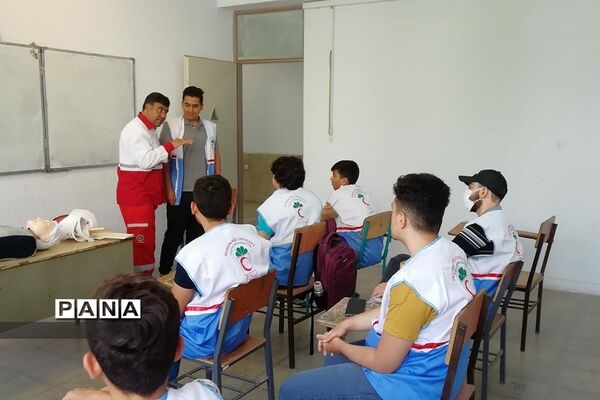 برگزاری کلاس‌های آموزشی کمک‌های اولیه در مدرسه سما رودهن