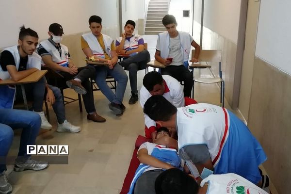 برگزاری کلاس‌های آموزشی کمک‌های اولیه در مدرسه سما رودهن