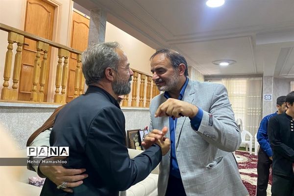 دیدار قائم مقام معاون وزیر در سازمان دانش‌آموزی کشور با خانواده شهید پیشتاز محمدجواد بای