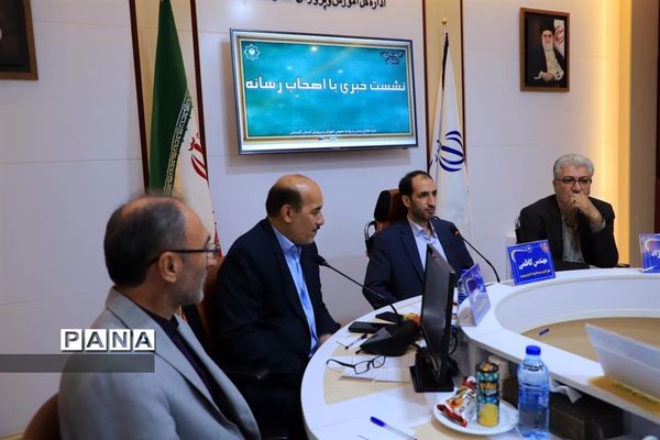 نشست معاون آموزش متوسطه وزیر آموزش و پرورش با اصحاب رسانه