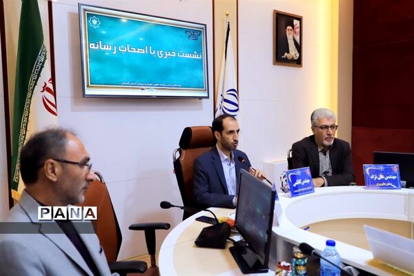 نشست معاون آموزش متوسطه وزیر آموزش و پرورش با اصحاب رسانه