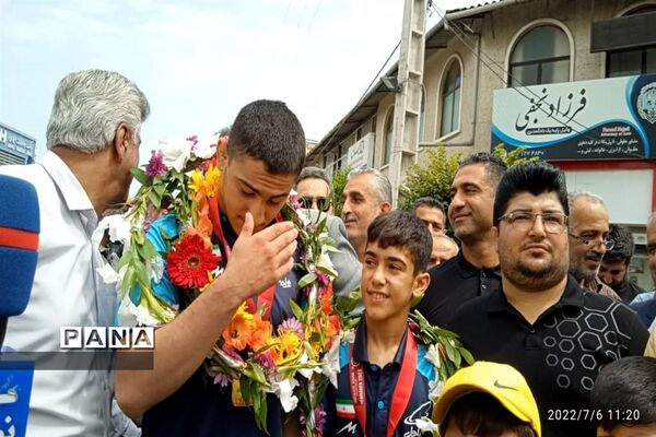 استقبال مردم شهرستان نور از قهرمانان کشتی آزاد آسیا