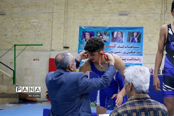 مسابقات لیگ کشتی آزاد دانش‌آموزی استان خوزستان در امیدیه