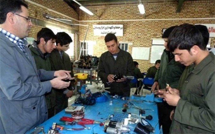 دانش‌آموزان باید مبانی اقتصاد توسعه را آموزش ببینند