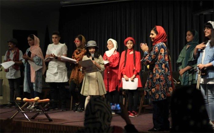 شاید کمتر کسی علاقه‌مند به کار کردن با کودک و نوجوان باشد، اما من به‌عنوان کلاس درس به آن نگاه می‌کنم