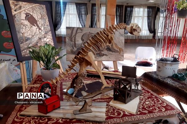 بازدید مدیرکل آموزش و پرورش شهر تهران از نمایشگاه دستاوردها و دست سازه‌های دانش‌آموزی