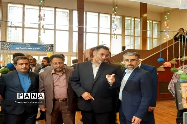 بازدید مدیرکل آموزش و پرورش شهر تهران از نمایشگاه دستاوردها و دست سازه‌های دانش‌آموزی