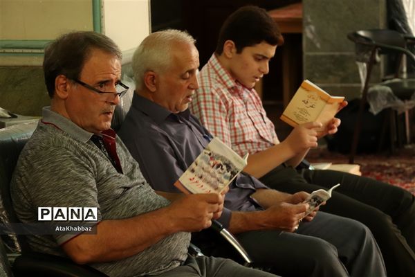 دست‌های التماس