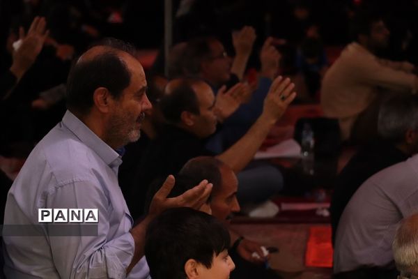 دست‌های التماس