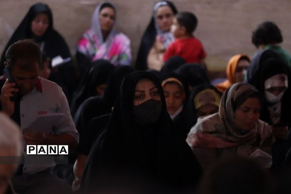 دست‌های التماس