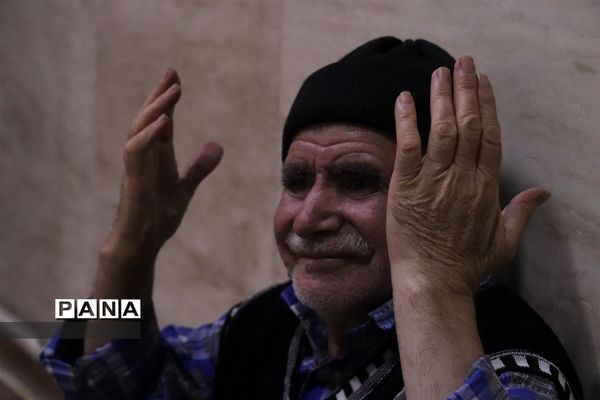 دست‌های التماس