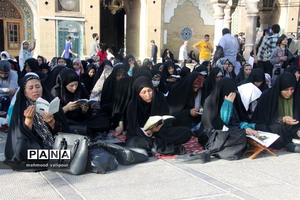 مراسم دعای پرفیض عرفه در قزوین