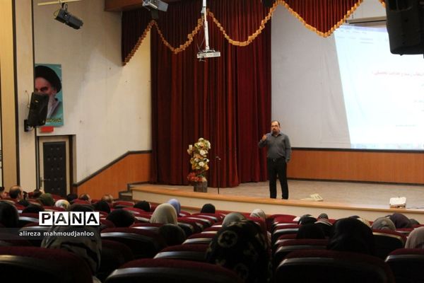 همایش هدایت تحصیلی در گلوگاه