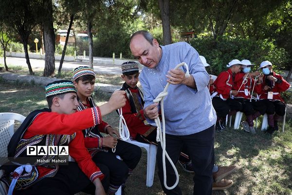 برگزاری کلاس‌ها و دوره‌های آموزشی ویژه دانش‌آموزان عشایر کشور در اردوگاه ثامن الحجج مشهد مقدس