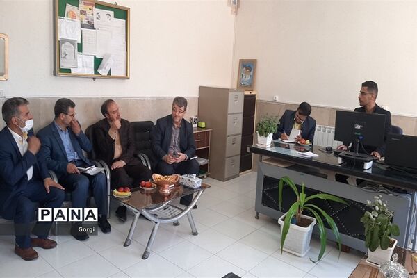 بازدید معاون پرورشی و فرهنگی اداره‌کل آموزش و پرورش استان اصفهان  از مدارس شهرستان چادگان