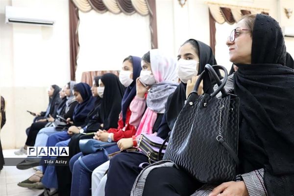 تقدیر از برگزیدگان جشنواره فرهنگی هنری فردا در آباده