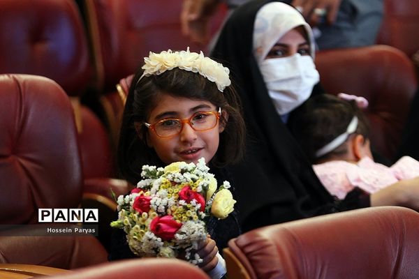 مراسم ازدواج ۱۱۴ زوج معلول همزمان با عید قربان در برج میلاد