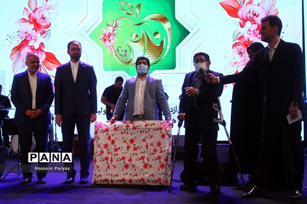 مراسم ازدواج ۱۱۴ زوج معلول همزمان با عید قربان در برج میلاد