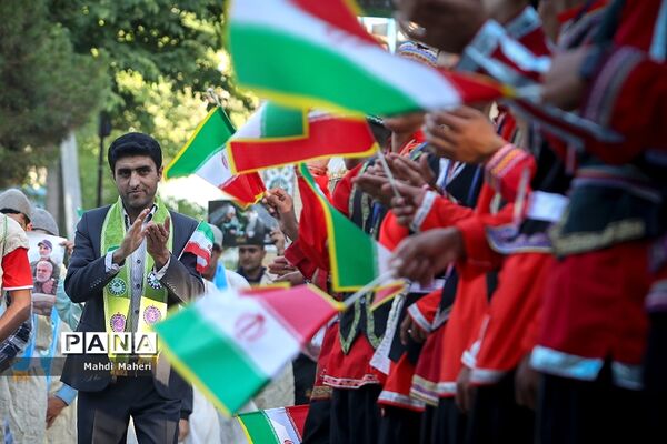 مراسم استقبال از دانش‌آموزان شرکت کننده در اردوی سراسری عشایر پسر در مشهد مقدس