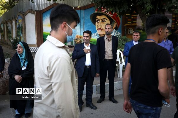 مراسم استقبال از دانش‌آموزان شرکت کننده در اردوی سراسری عشایر پسر در مشهد مقدس