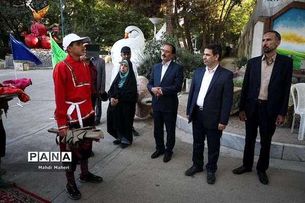 مراسم استقبال از دانش‌آموزان شرکت کننده در اردوی سراسری عشایر پسر در مشهد مقدس