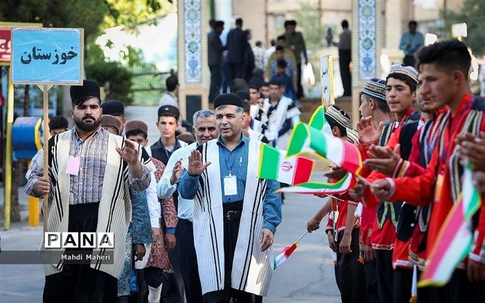 خوش‌آمدگویی و استقبال از دانش‌آموزان پسر عشایر کشور در اردوی مشهد مقدس/فیلم