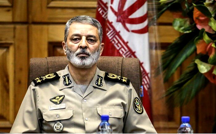 ارتش در بهترین شرایط و آماده‌تر از هر زمان دیگر گوش به فرمان فرماندهی معظم کل قوا است